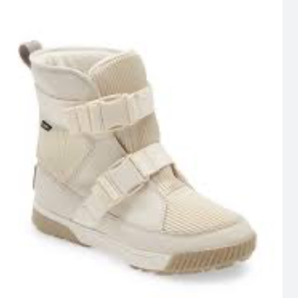 The North Face Sierra strap waterproof boots in Gardenia white - 7.5 - NWT